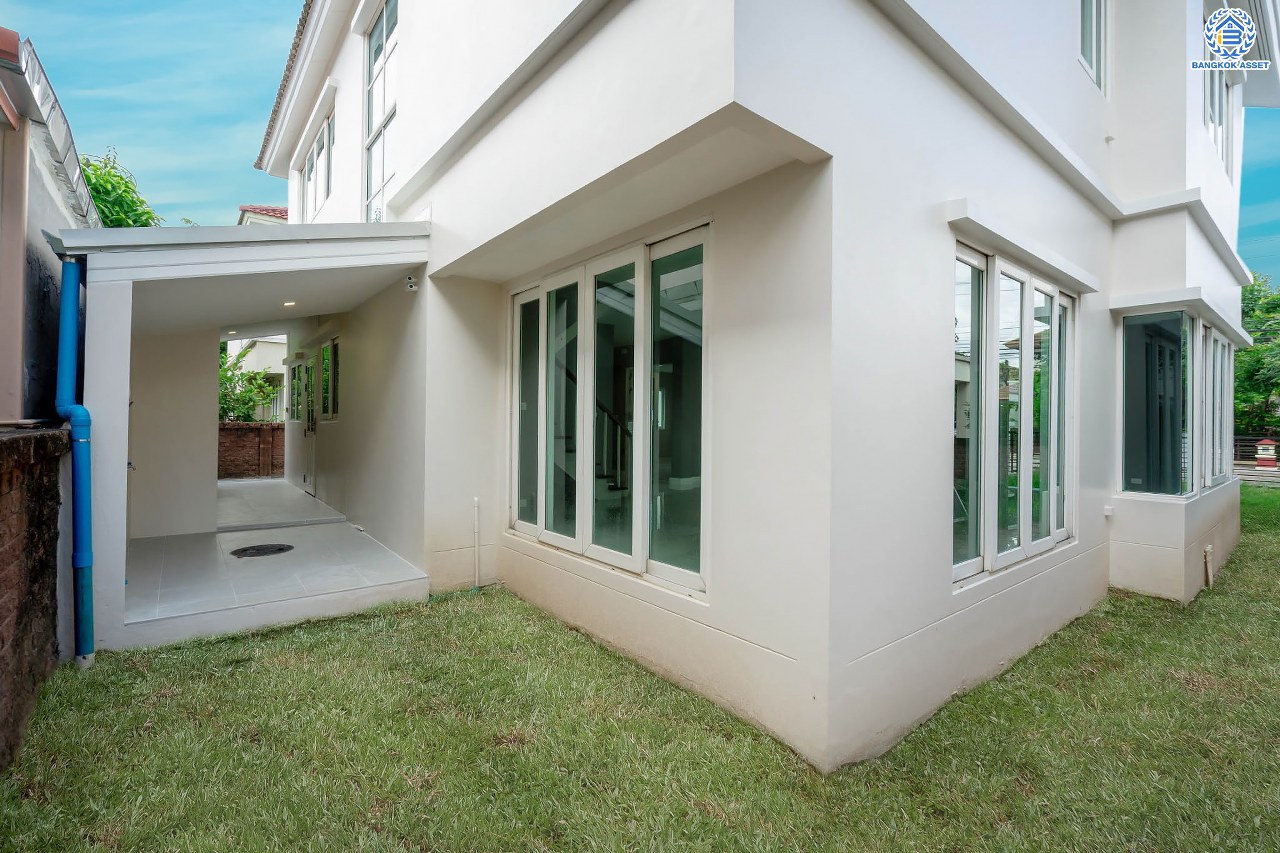 บ้านมือสองตกแต่งใหม่ ม.คาซ่าวิลล์ ราชพฤกษ์-รัตนาธิเบศร์1 แบรนด์ Q.House ต่อเติมครบพร้อมเข้าอยู่ เนื้อที่ 86 ตร.ว. ฟังก์ชันจัดเต็ม 3 ห้องนอน 3 ห้องน้ำ 1 ห้องอเนกประสงค์ 1 ห้องแม่บ้าน จอดรถได้ 2 คัน บนทำเลศักยภาพ ติดถนนราชพฤกษ์ และเพียง 10 นาทีถึงรถไฟฟ้า "สถานีบางรักน้อยท่าอิฐ"